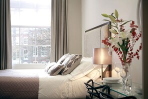 Cleanliness standards - Golden Square (London)