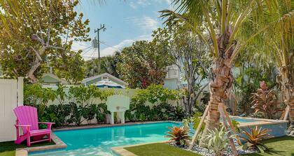 Naut 2 Shabby Cottage Next-Level Pool Area, Darling FL Cottage - Best of Both!