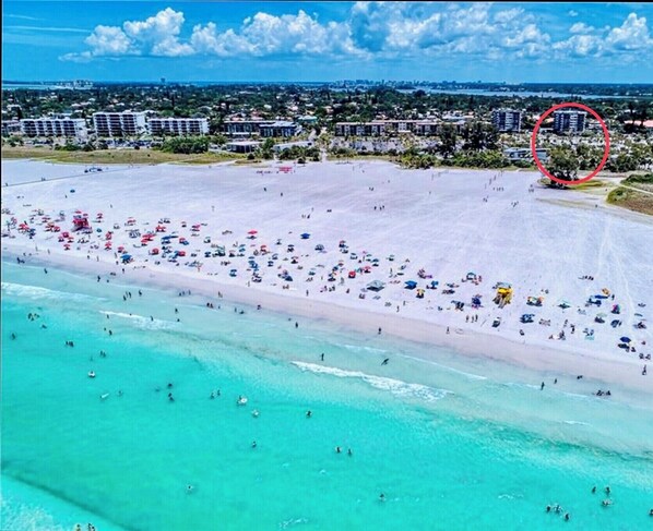 Beach nearby, sun loungers, beach towels - Steps to 2025 #1 Rated Beach in USA Fun-n-Sun Modern 2+2 Condo Pool Pickleball (Siesta Key)