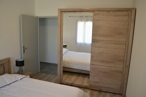 4 Schlafzimmer, Bügeleisen/Bügelbrett, kostenloses WLAN