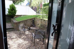Outdoor dining - 2-Bed, Sleeps 4, Garden (London)
