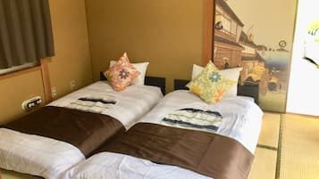 2 habitaciones, escritorio y ropa de cama