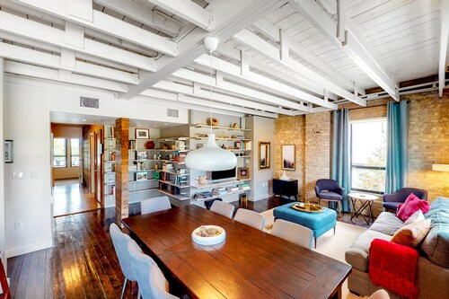 Inviting & historic loft w/private terrace & full kitchen - extremely walkable