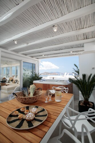 Amazing Penthouse with Hot Tub, BBQ and Sea View 