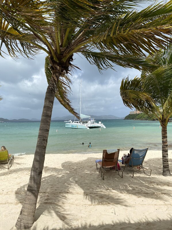 Beach nearby, sun loungers, beach towels