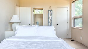 4 quartos, ferros/tábuas de passar roupa, acesso à internet