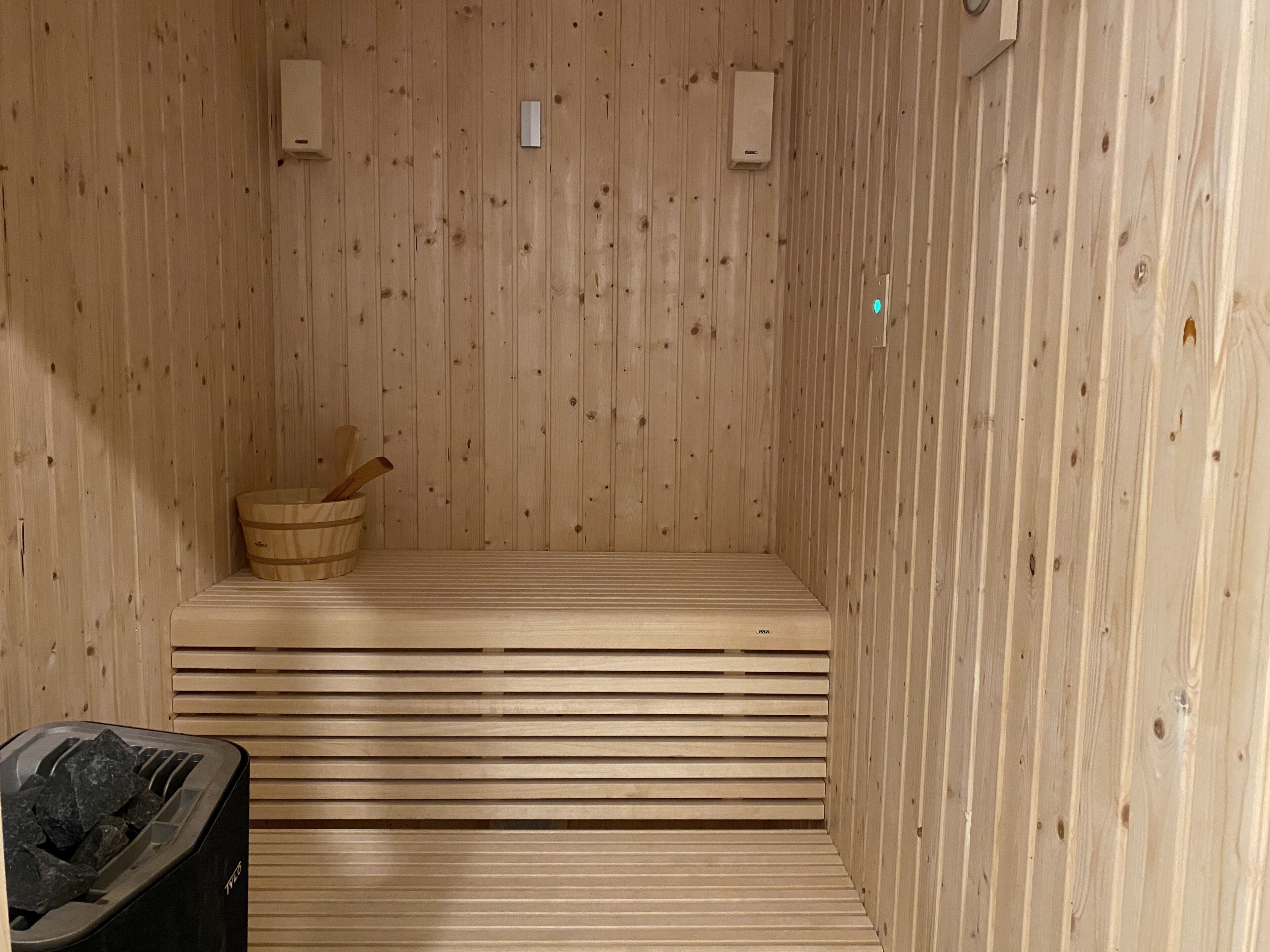 sauna, 2 treatment rooms