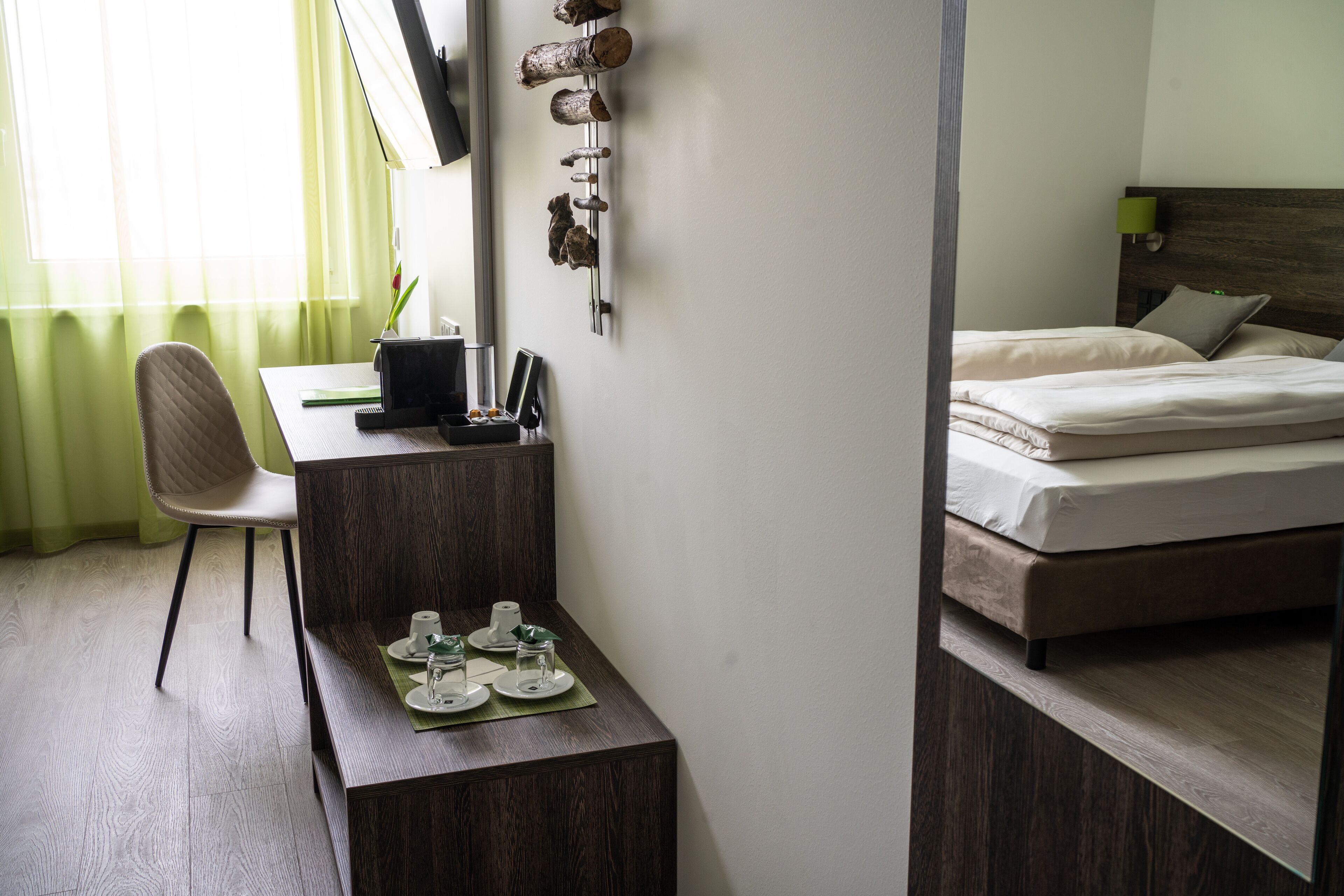 double room | in-room safe, desk, soundproofing, free wifi