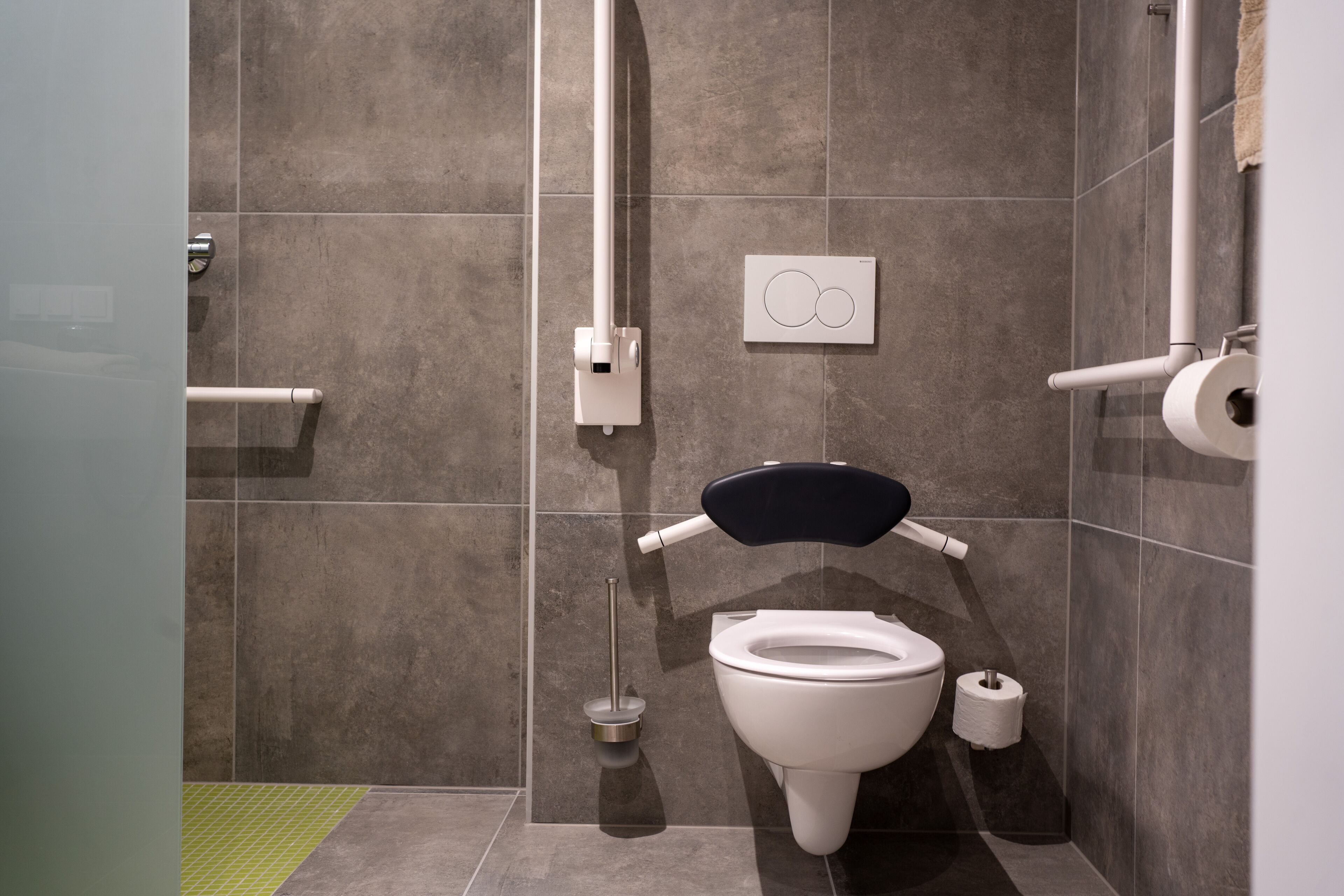 double room, accessible | bathroom | shower, hair dryer, heated floors, towels