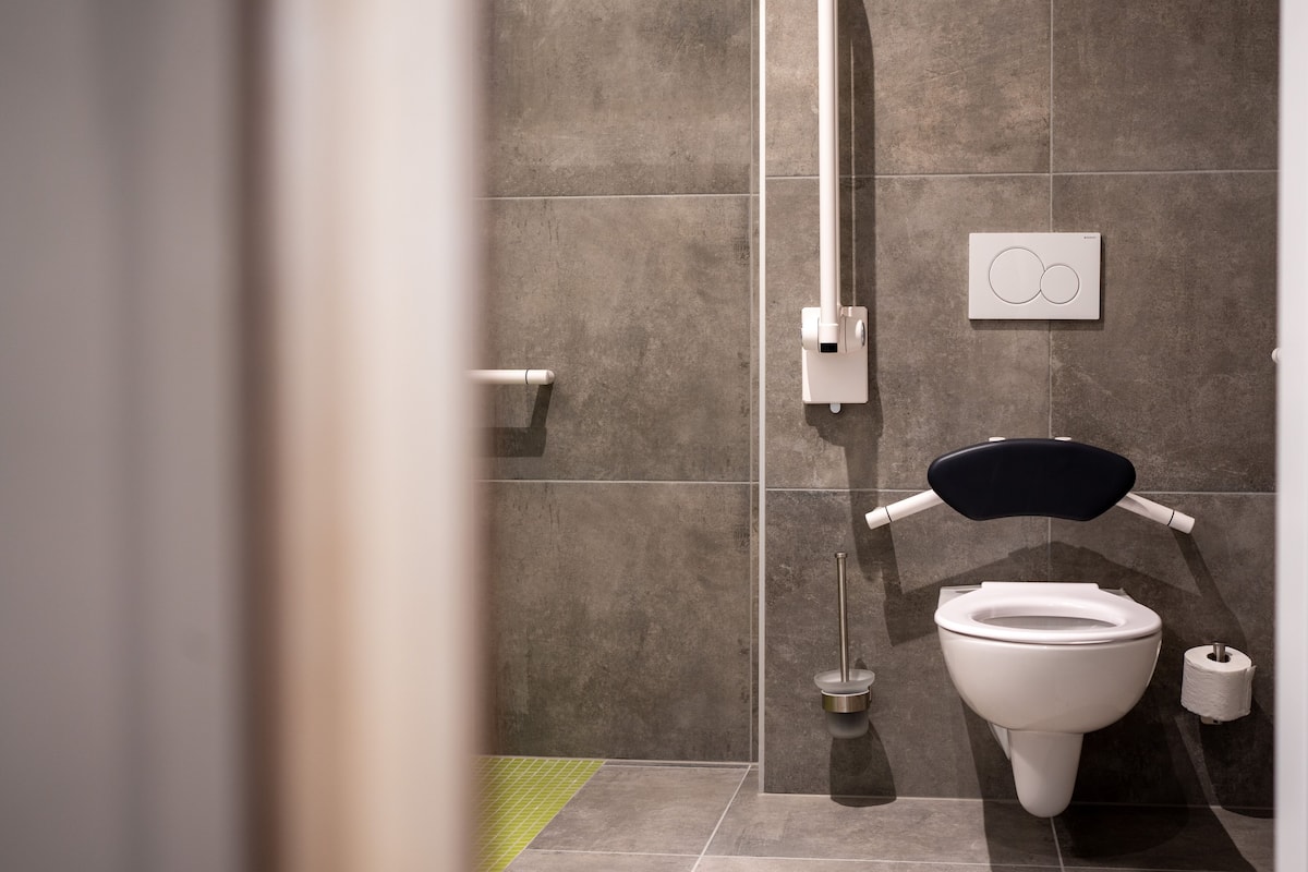 double room, accessible | bathroom | shower, hair dryer, heated floors, towels