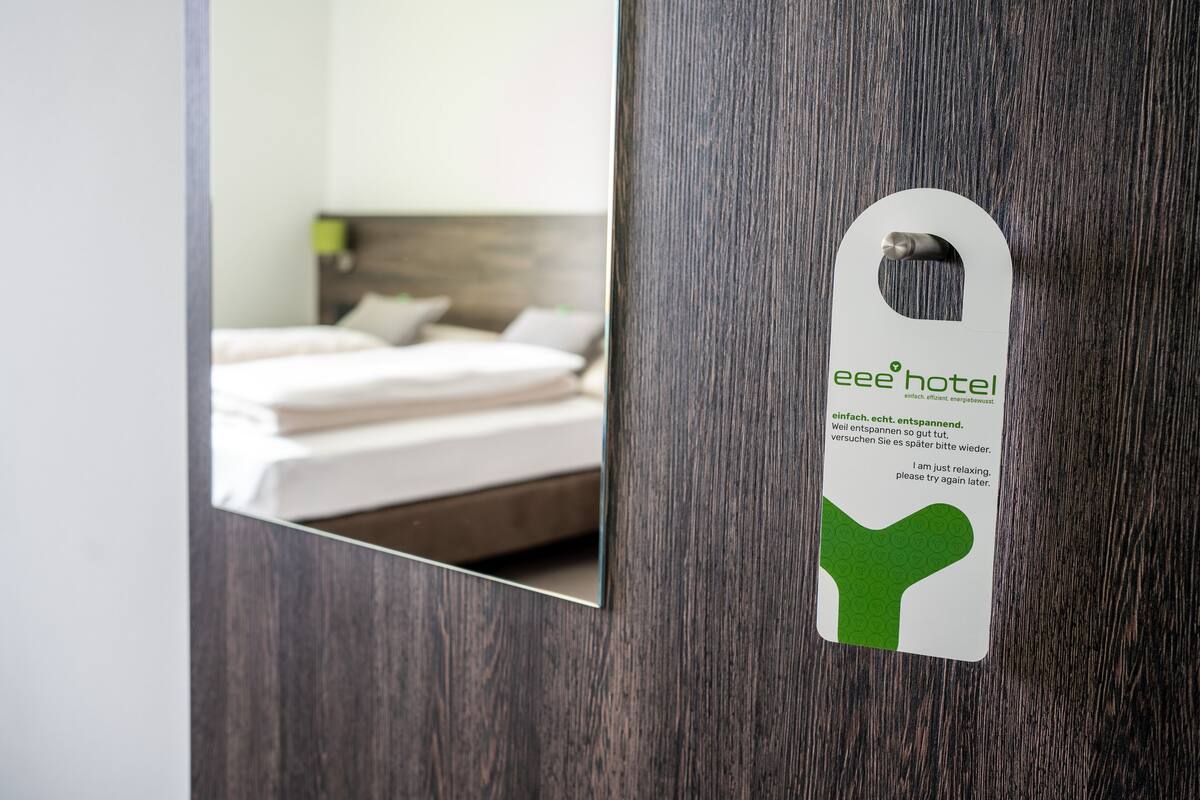 double room | in-room safe, desk, soundproofing, free wifi