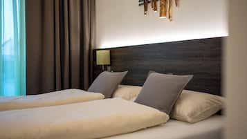 Quarto casal | 1 quarto, individualmente decorados, escrivaninha