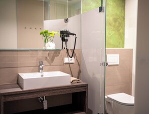 Individually decorated, desk, laptop workspace, soundproofing - eee hotel Gunskirchen (Gunskirchen)