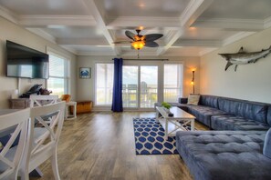 TV - ☀️Whitecaps C: Oceanfront with AMAZING Panoramic Views☀️ (Carolina Beach)