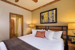 2 bedrooms, in-room safe, desk, iron/ironing board