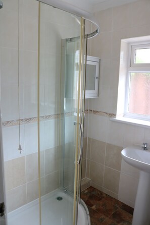 Cottage, 2 Bedrooms | Bathroom shower - Goldcrest Cottage (Sandown)