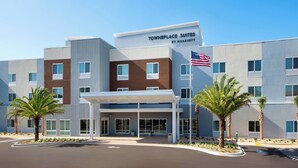 A modern hotel with a sign reading "Towneplace Suites by Marriott." - TownePlace Suites by Marriott Niceville Eglin AFB Area (Niceville)