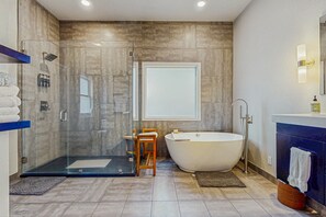 Free toiletries, hair dryer, towels - Contemporary dog-friendly house w/ private gas grill, hot tub, & outdoor pool (Austin)