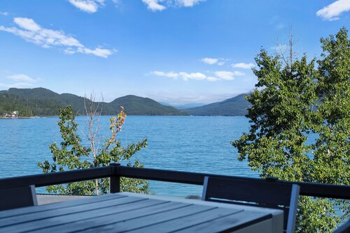Whitefish Lakefront 3 BR Penthouse, 5 min from downtown, view of Big Mountain