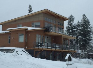 Exterior - Whitefish Lakefront 3 BR Penthouse, 5 min from downtown, view of Big Mountain (Whitefish)