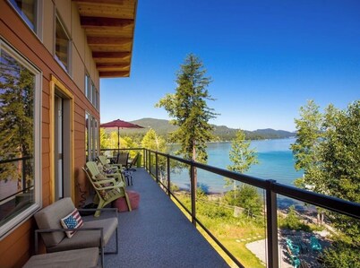 Whitefish Lakefront 3 BR Penthouse, 5 min from downtown, view of Big Mountain
