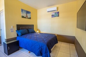 1 slaapkamer, een strijkplank/strijkijzer, gratis wifi, beddengoed
