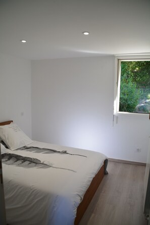 3 camere, ferro/asse da stiro