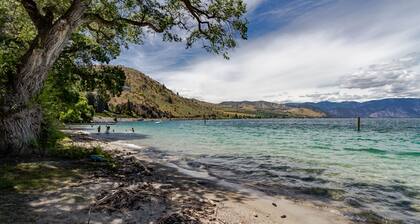 Lovely Top-Floor Condo w/Free WiFi, Private Balcony, Gas Grill, and Views