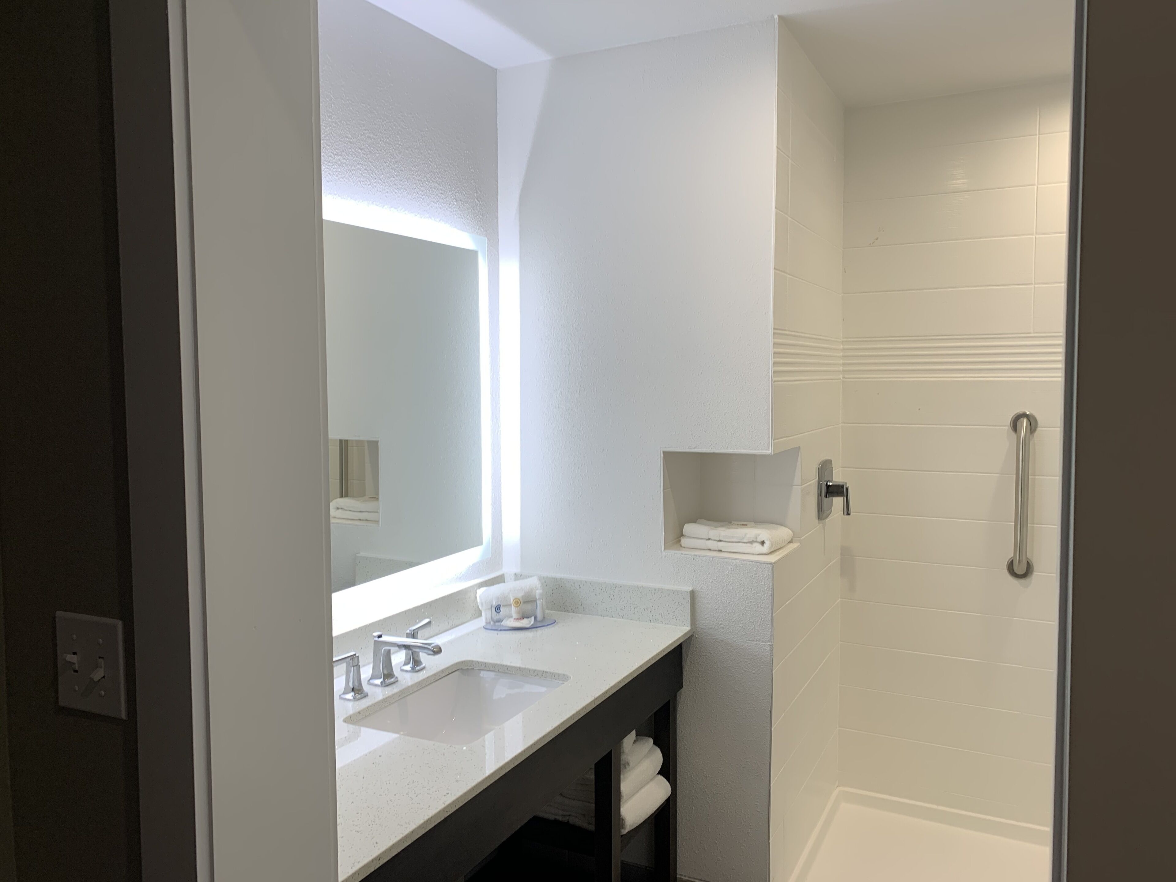 standard room, 2 queen beds, non smoking | bathroom sink