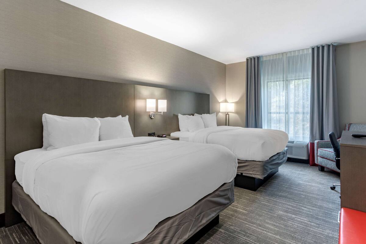 Kamar Standar, 2 Tempat Tidur Queen, Bebas Asap Rokok | Seprai premium, meja kerja, ruang kerja ramah laptop, dan kedap suara