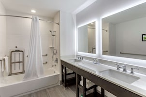 Ropa de cama de alta calidad y escritorio