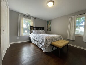 2 bedrooms, in-room safe, iron/ironing board, free WiFi