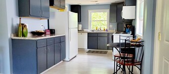 Beach Bliss, Pet Friendly Retreat, With Hot Tub Near Lake MI