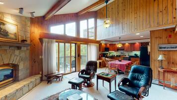 电视、壁炉、DVD 播放器、乒乓球