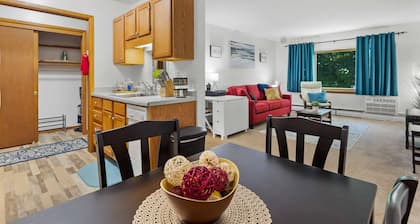 King Bed - Near Froedtert - FAST WiFi