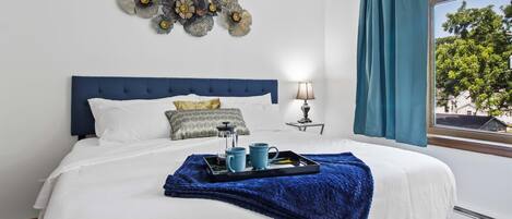 1 室のベッドルーム、デスク、アイロン / アイロン台、WiFi (無料)