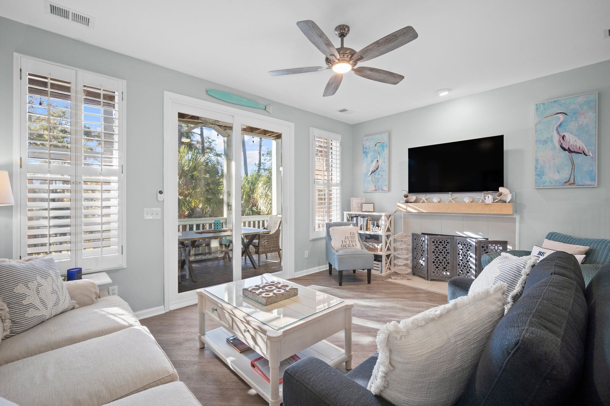 Smart-TV, DVD-Player, Bücher