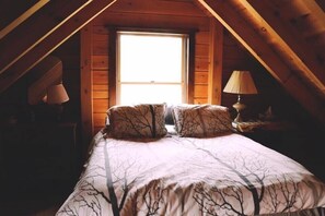 2 عدّة غرف نوم وخدمة الإنترنت وملاءات أسرّة