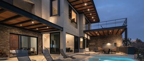 室外游泳池,恒温泳池