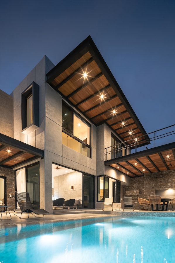 Outdoor pool, a heated pool