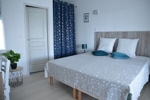 2 habitaciones, escritorio, tabla de planchar con plancha y wifi gratis 
