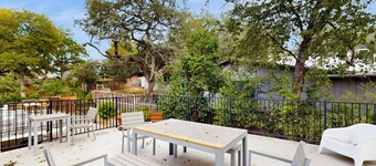 Charming, dog-friendly townhouse w/private gas grill, patio, & near downtown