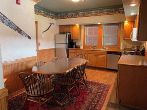 Lägenhet | Eget kök | Stort kylskåp, kaffe- och tebryggare och grytor/köksredskap
