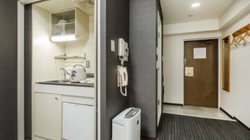 Fridge, microwave, stovetop, cookware/dishes/utensils