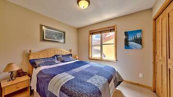 4 bedrooms, in-room safe, iron/ironing board, free WiFi