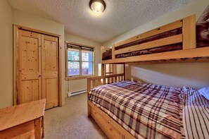 4 bedrooms, in-room safe, iron/ironing board, free WiFi