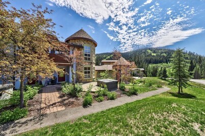 Perfect family vacation home 4 bedroom w/ private hot tub