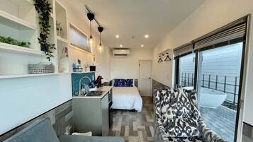 1 bedroom, WiFi (free), bed sheets