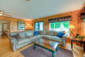 تلفزيون، مدفأة، كُتُب