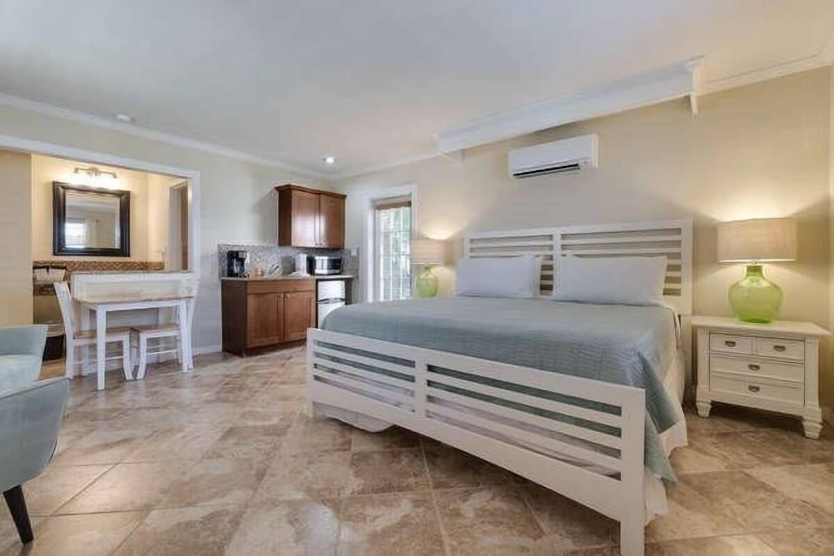 Hypo-allergenic bedding, soundproofing, free WiFi, bed sheets